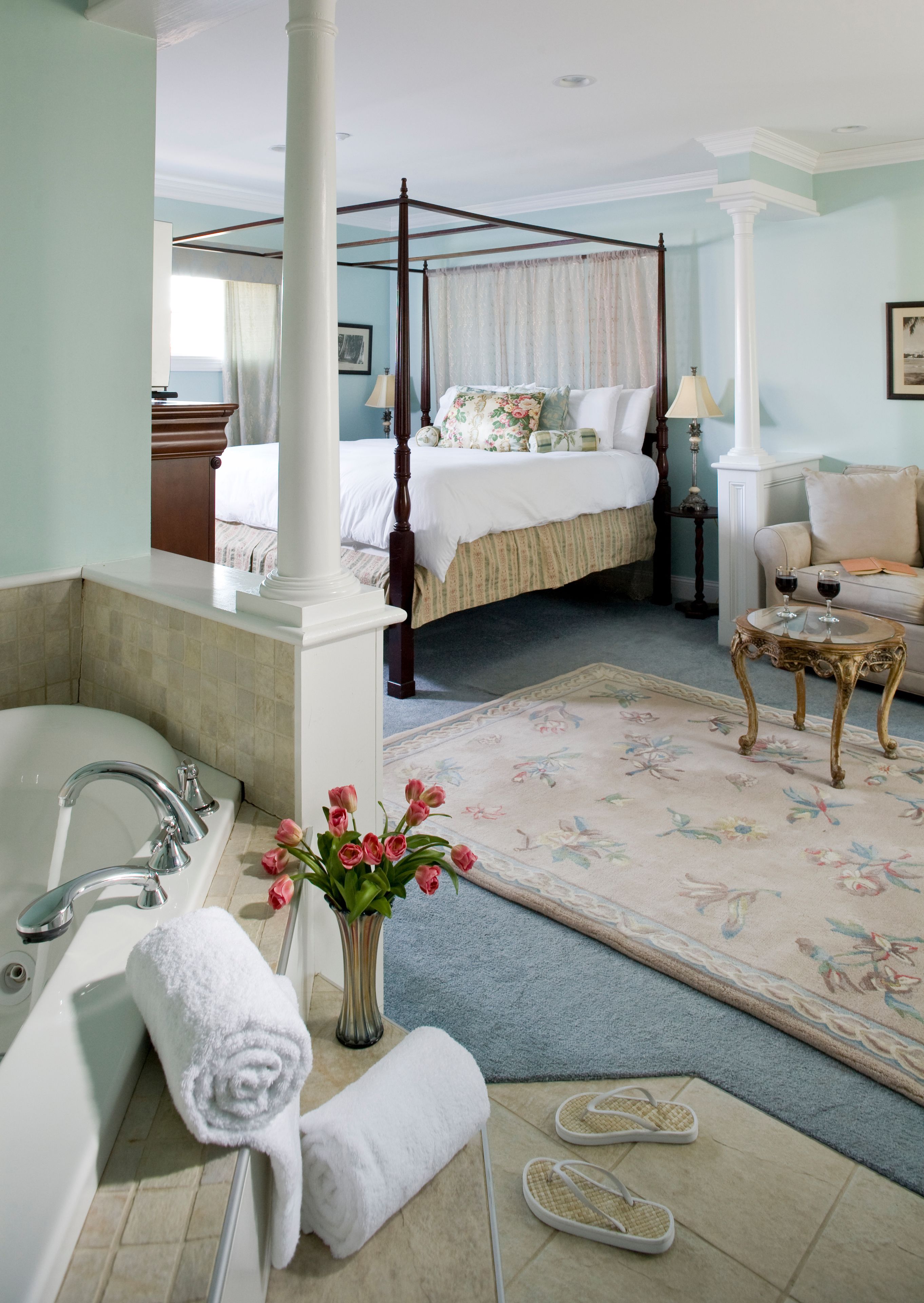 pearl davis suite, cottage | premium bedding, individually decorated, individually furnished