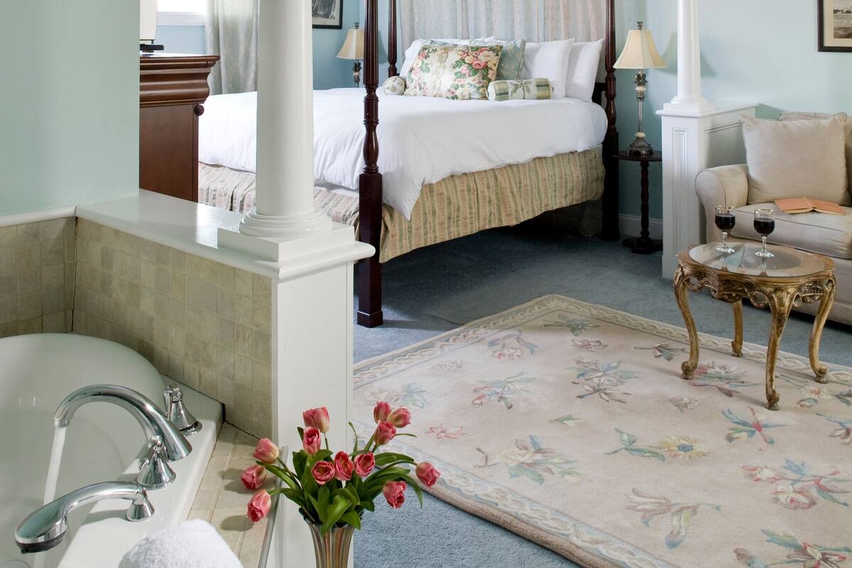 pearl davis suite, cottage | premium bedding, individually decorated, individually furnished