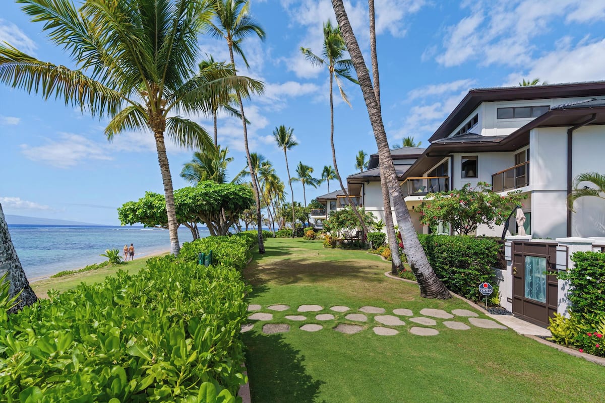 Condo (Puunoa Beach Estates 101) | Front of property