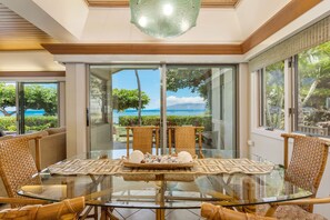 In-room dining - Puunoa - CoralTree Residence Collection (Lahaina)