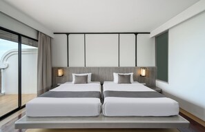 Deluxe kamer, 1 twee- of 2 eenpersoonsbedden | Luxe beddengoed, pillowtop-bedden, een kluis op de kamer, een bureau