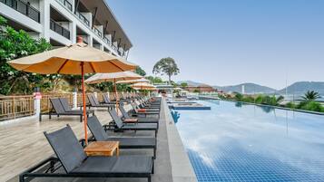 3 outdoor pools, pool umbrellas, pool loungers