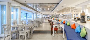 Petit déjeuner buffet (750 THB par personne)