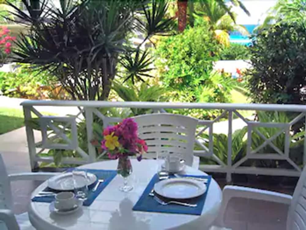 Dickenson Bay Cottages by null