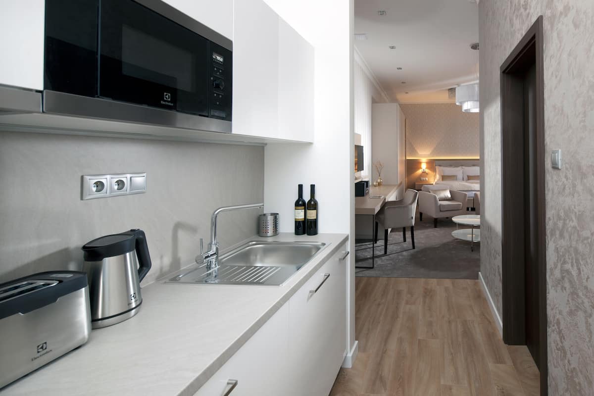 fridge, microwave, coffee/tea maker, electric kettle