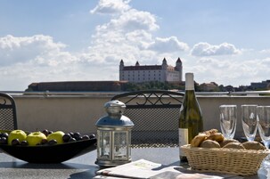 Caja de seguridad en la habitación y escritorio 