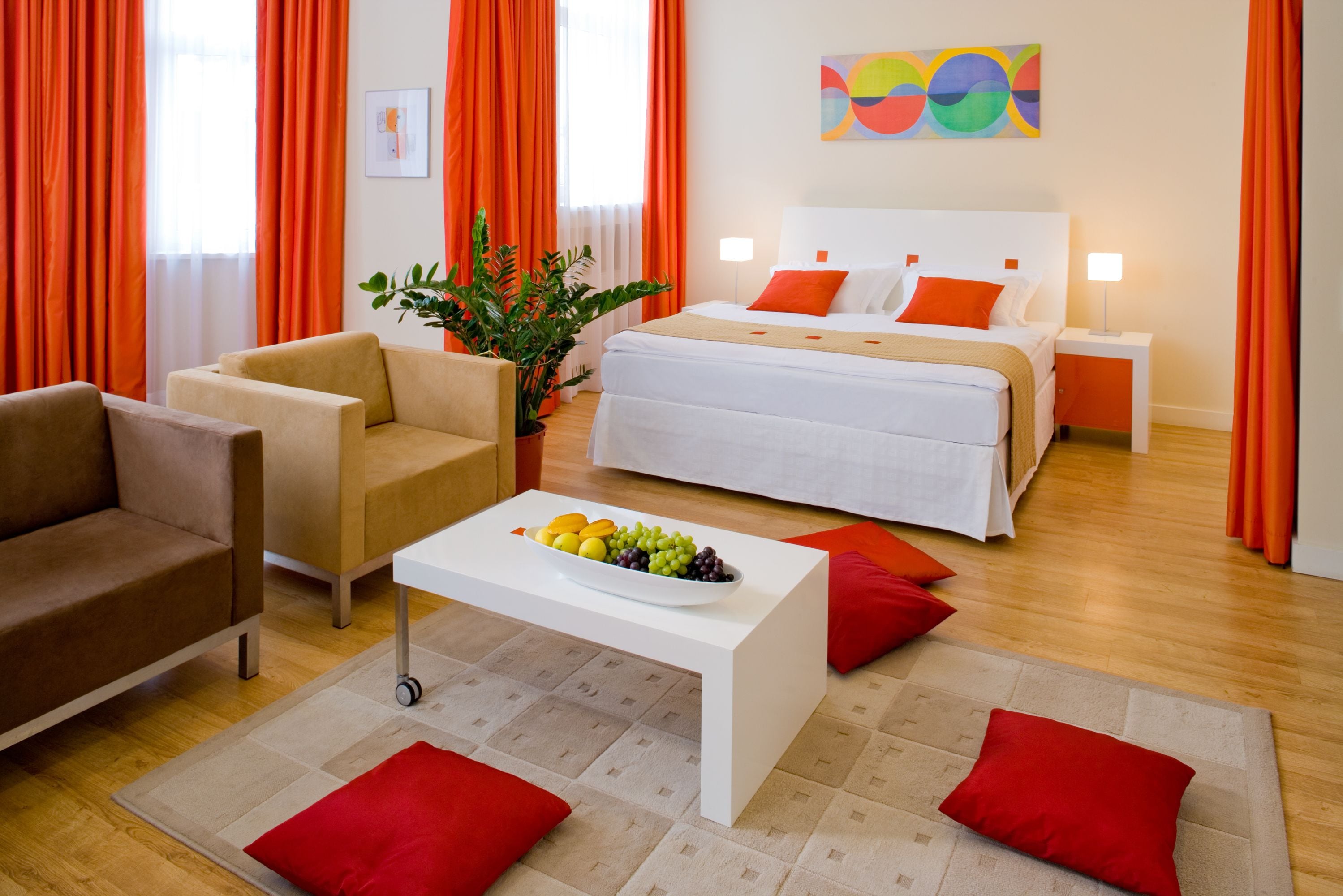 Deluxe Apartment | In-room safe, desk, laptop workspace, blackout drapes