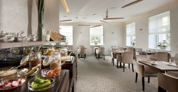 Daily continental breakfast (EUR 12 per person)