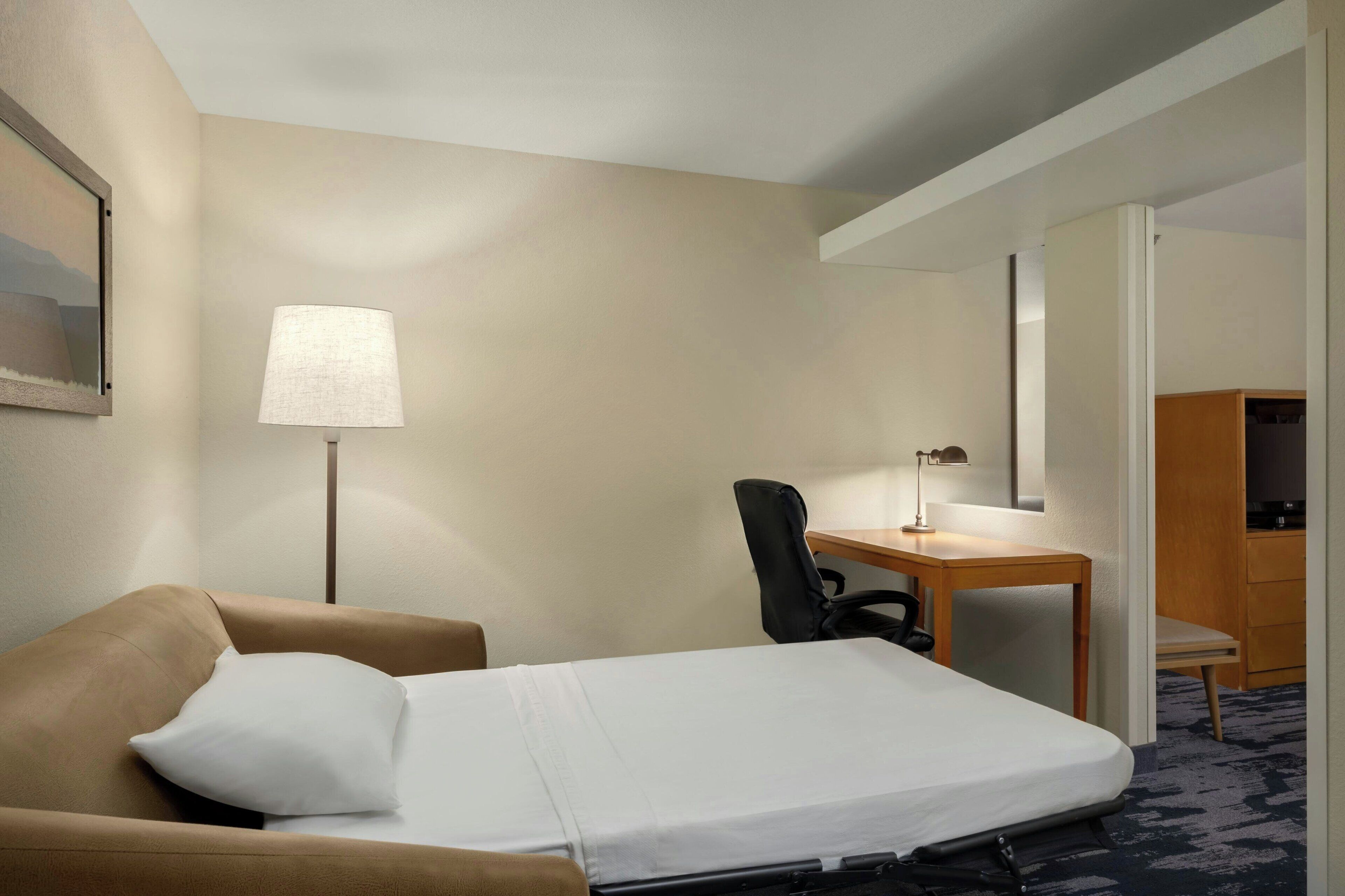 premium bedding, in-room safe, desk, laptop workspace