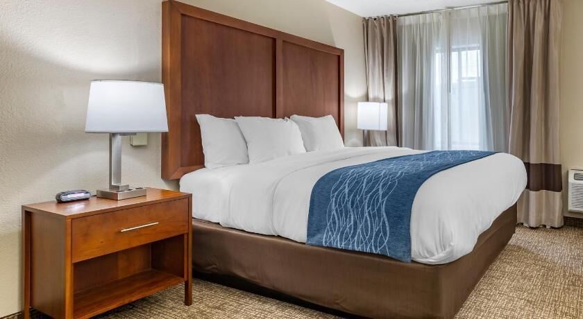 Desk, blackout drapes, iron/ironing board, free WiFi