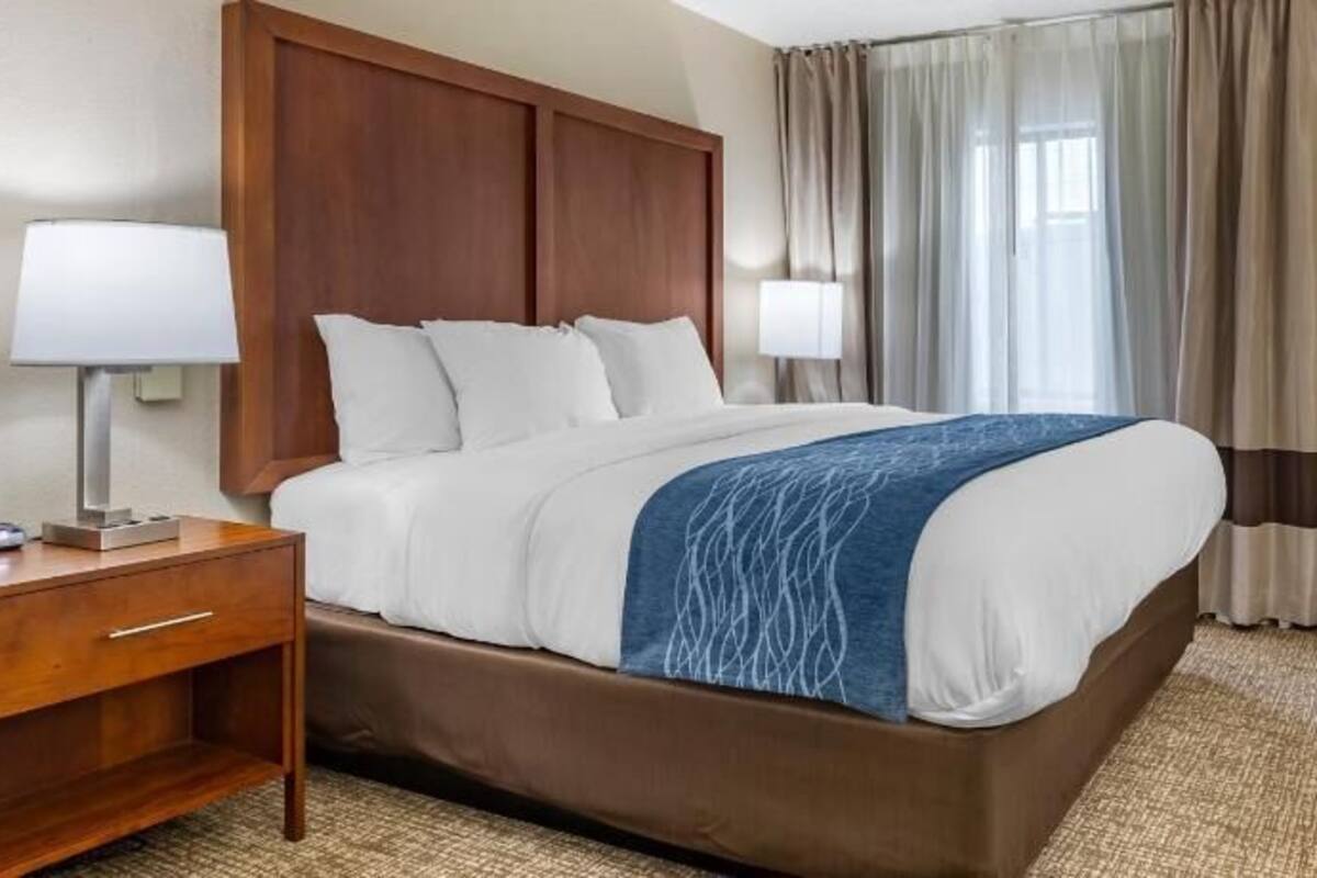 Desk, blackout drapes, iron/ironing board, free WiFi