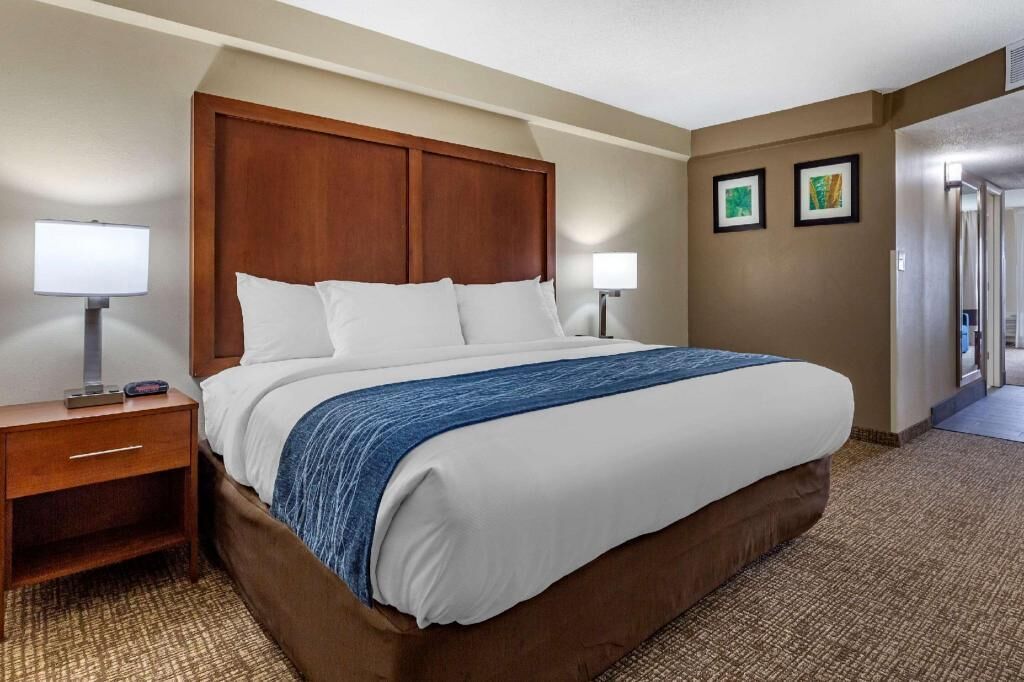 Desk, blackout drapes, iron/ironing board, free WiFi