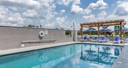 Comfort Inn & Suites Spring Lake - Fayetteville near Fort Bragg