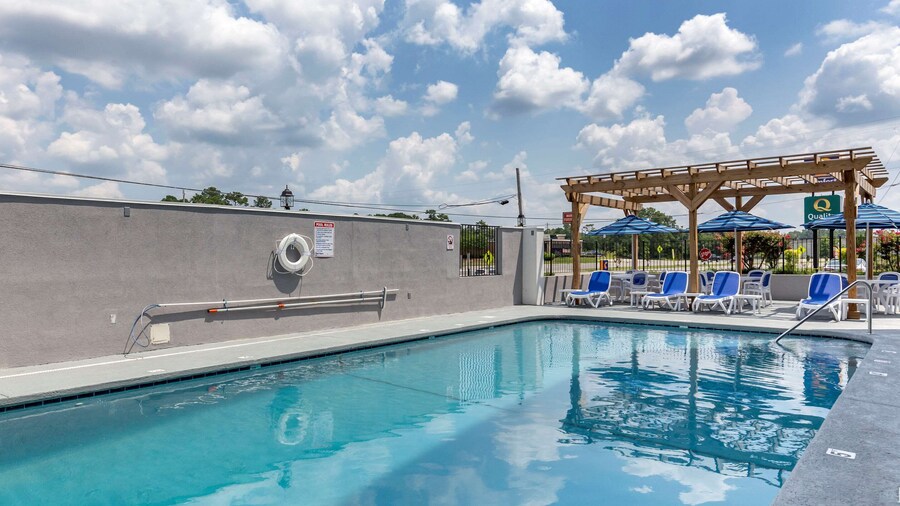 Comfort Inn & Suites Spring Lake - Fayetteville near Fort Bragg
