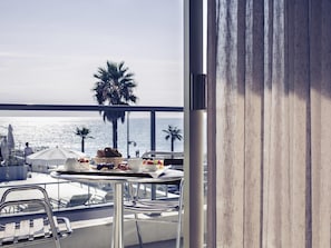 Chambre Supérieure, 1 lit double, terrasse, vue mer | Literie de qualité supérieure, surmatelas