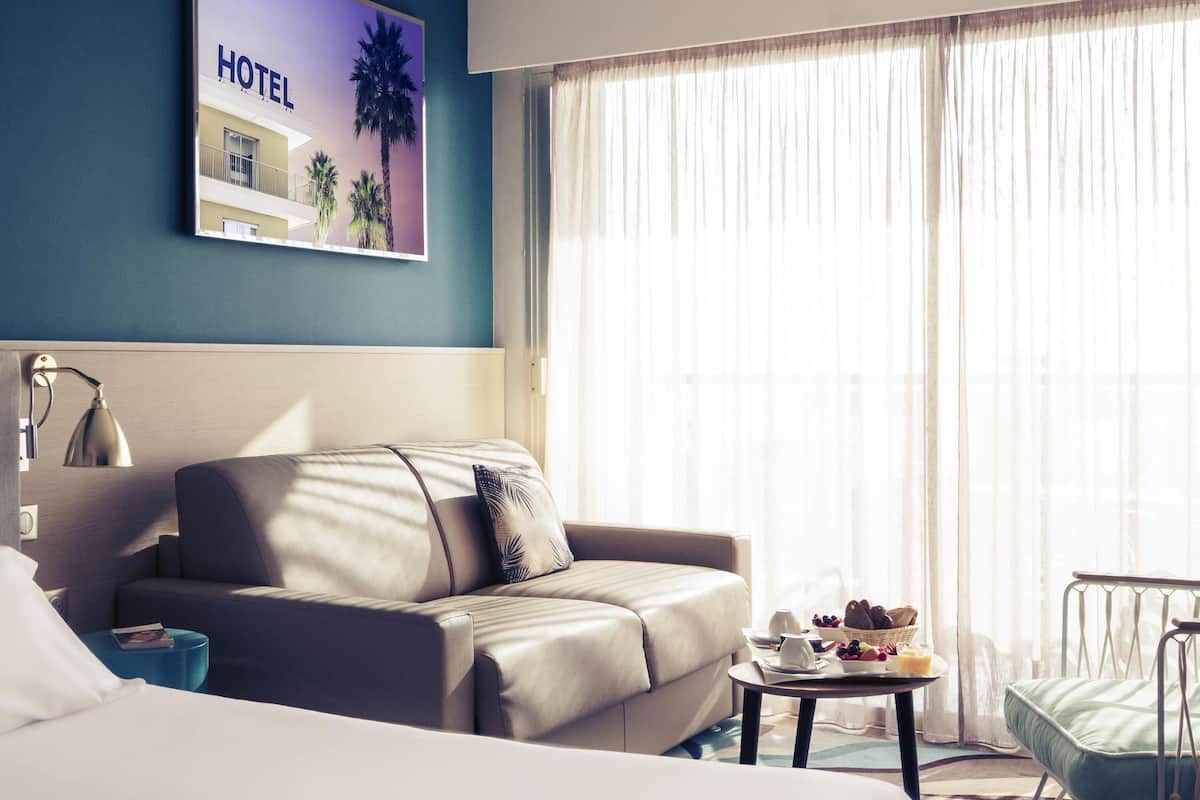 Rom – superior, 1 dobbeltseng med sovesofa, terrasse | Sengetøy av topp kvalitet, senger med overmadrass og safe på rommet