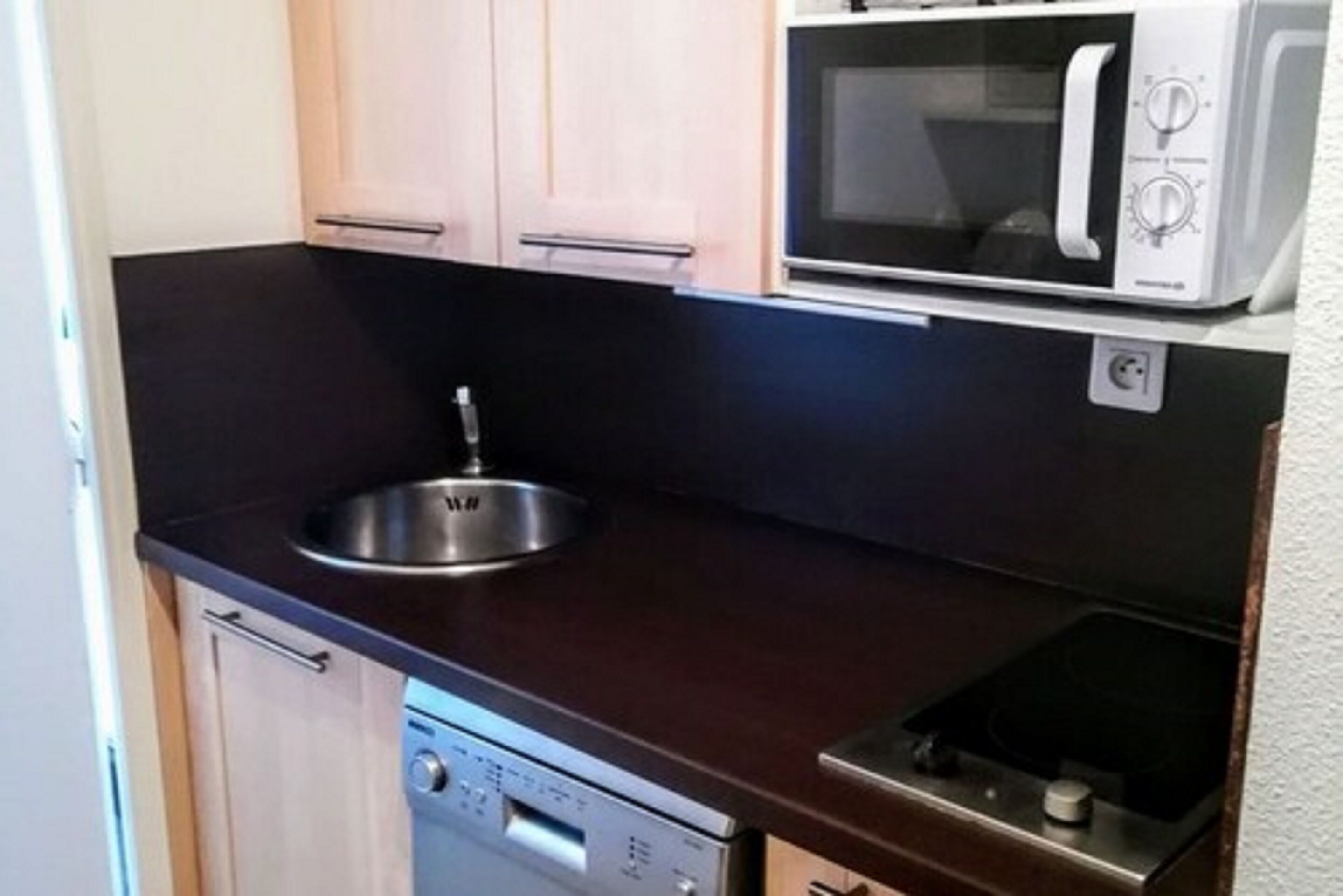 quadruple room | private kitchenette | mini-fridge, microwave, stovetop, espresso maker