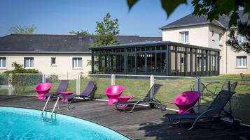 Outdoor pool, pool loungers