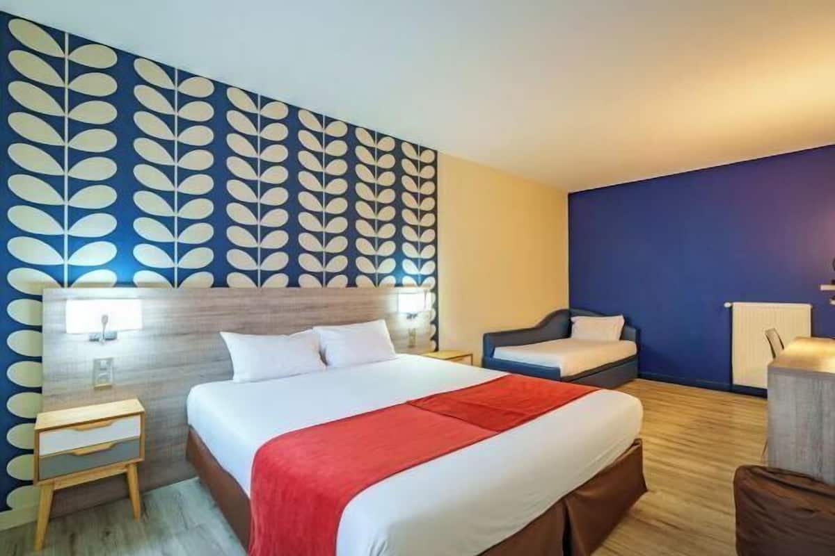 Premium bedding, soundproofing, free WiFi, bed sheets
