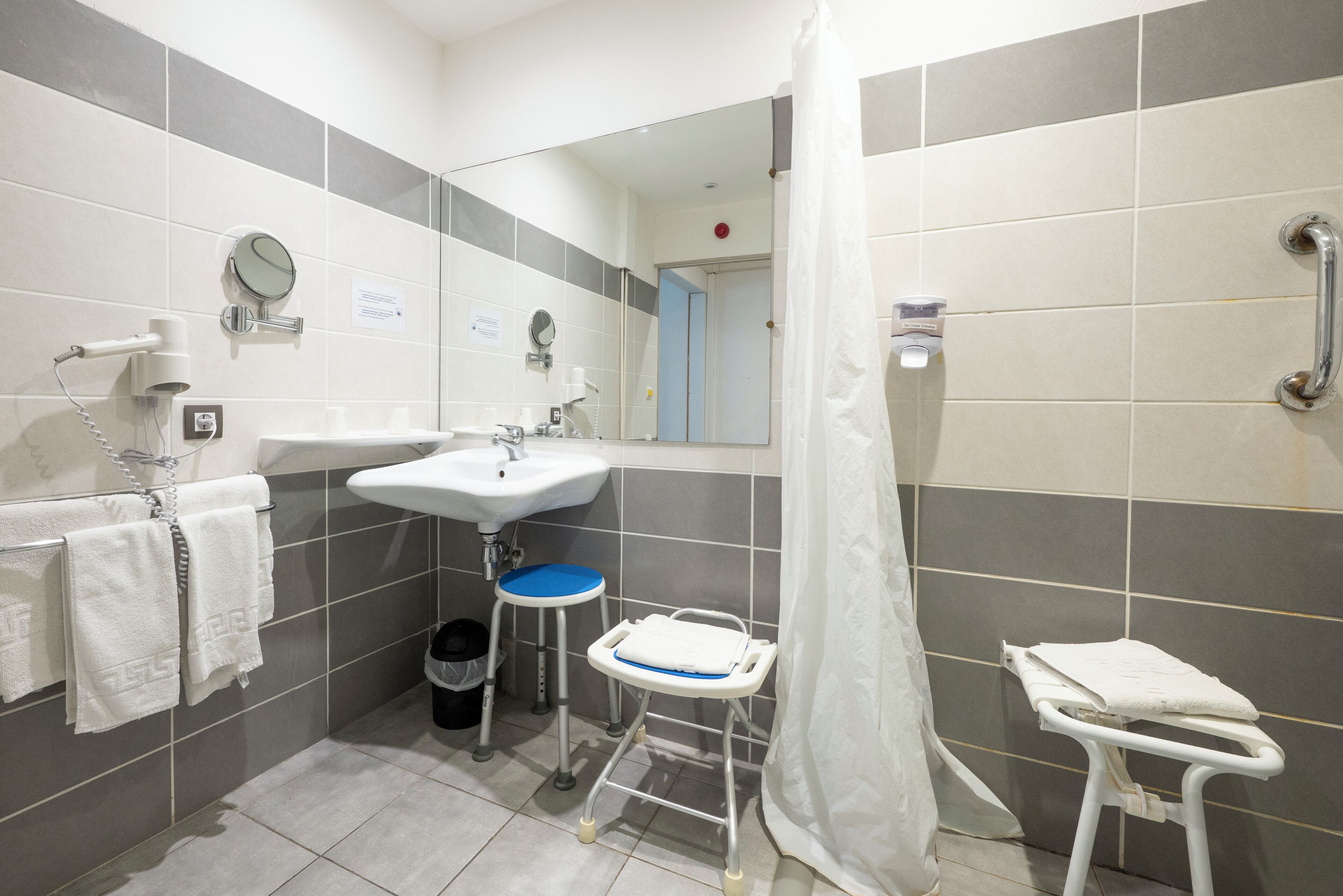 standard double room (pmr) | bathroom | shower, free toiletries, hair dryer, towels