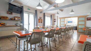 Daily buffet breakfast (EUR 11 per person)