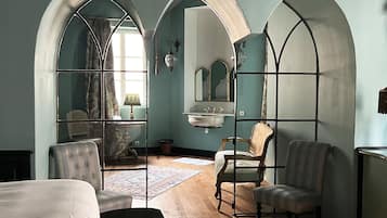 Suite familiar | Baño | Artículos de higiene personal gratuitos, secador de pelo y albornoces