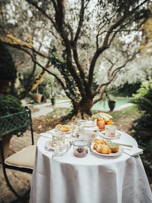 Junior Suite, Terrace | Terrace/patio - Hôtel Jardins Secrets (Nîmes)