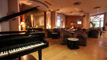 Minibar, kostenlose Babybetten, Zustellbetten, WLAN