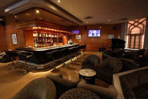 4 bar/lounge