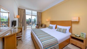 Minibar, in-room safe, desk, free WiFi