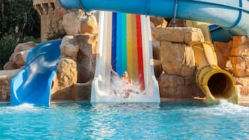 Indoor pool, 2 outdoor pools, pool umbrellas, pool loungers