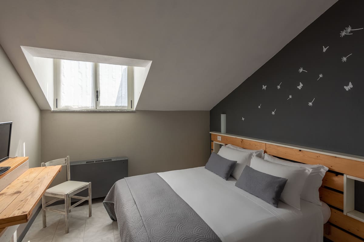 1 bedroom, in-room safe, desk, free WiFi