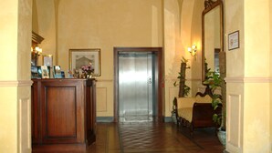 Interior entrance - Hotel La Ville (Catania)