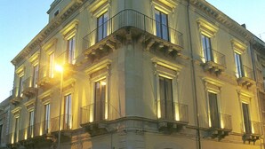 Balcony view - Hotel La Ville (Catania)