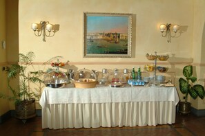 Food court - Hotel La Ville (Catania)