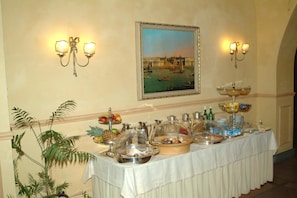 Food court - Hotel La Ville (Catania)