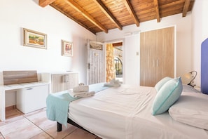 Minibar, in-room safe, cots/infant beds, free WiFi - Relais Masseria Casina Dei Cari (Presicce-Acquarica)