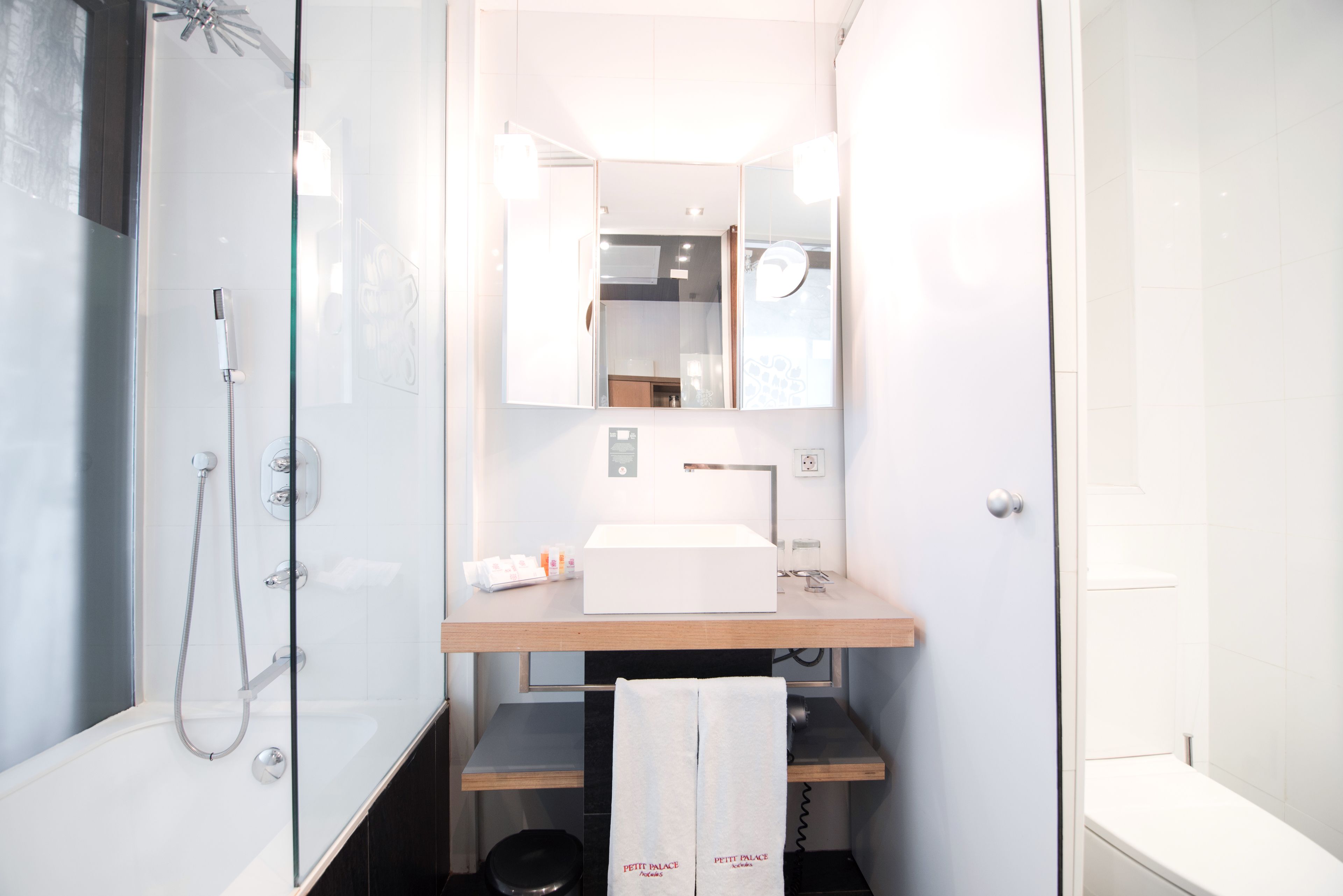 Hydromassage showerhead, designer toiletries, hair dryer, towels