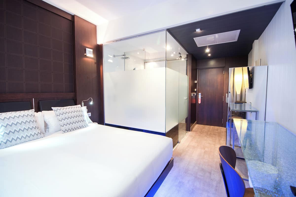 Tremannsrom | Minibar, safe på rommet, individuelt dekorert og individuelt innredet