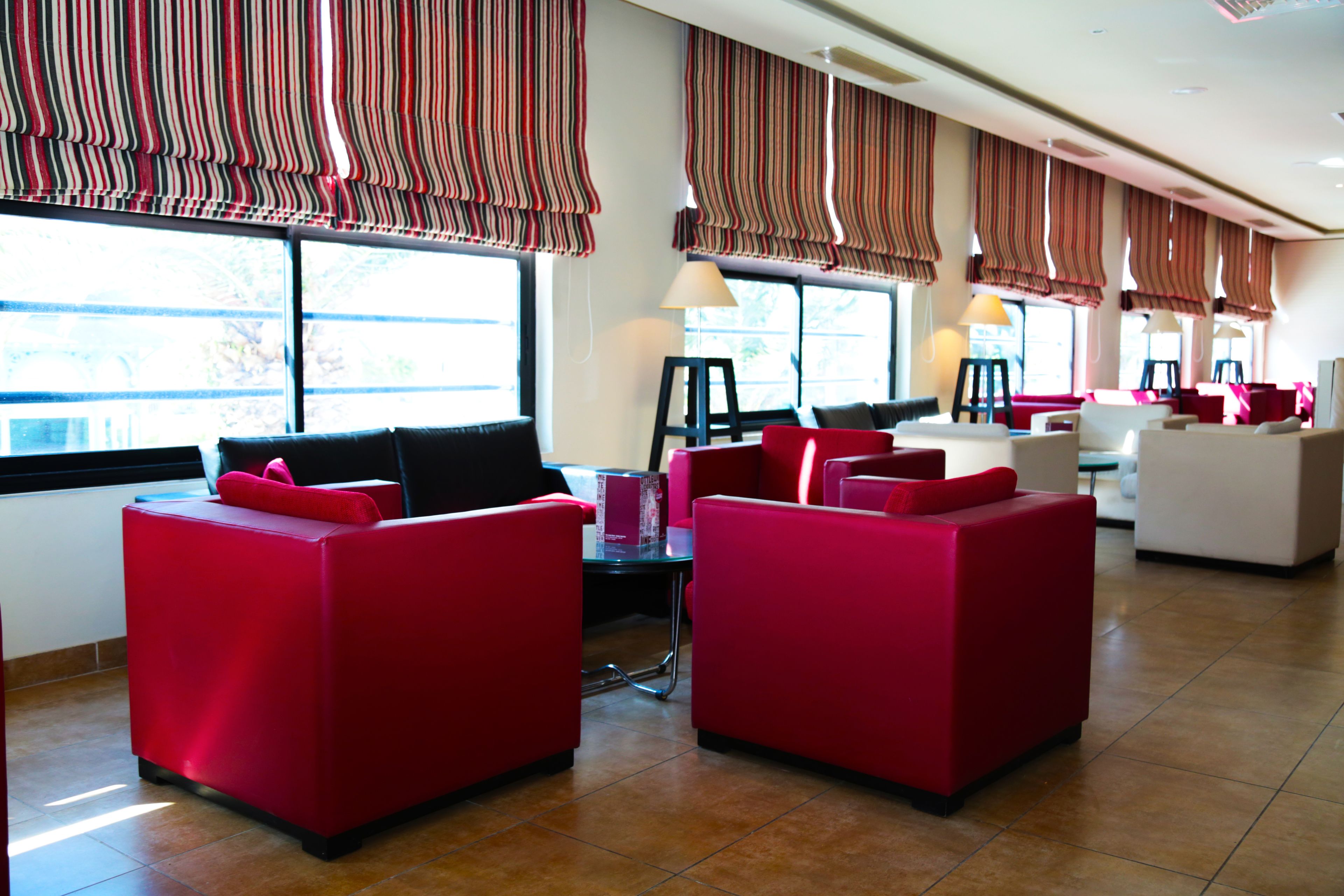 2 restaurants, breakfast, lunch, dinner served; international cuisine