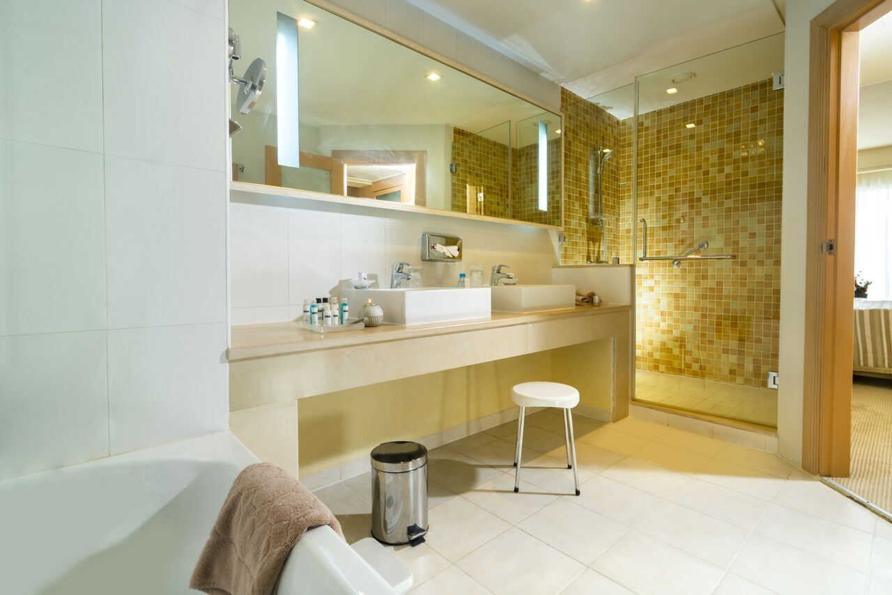 junior suite | minibar, in-room safe, desk, blackout curtains