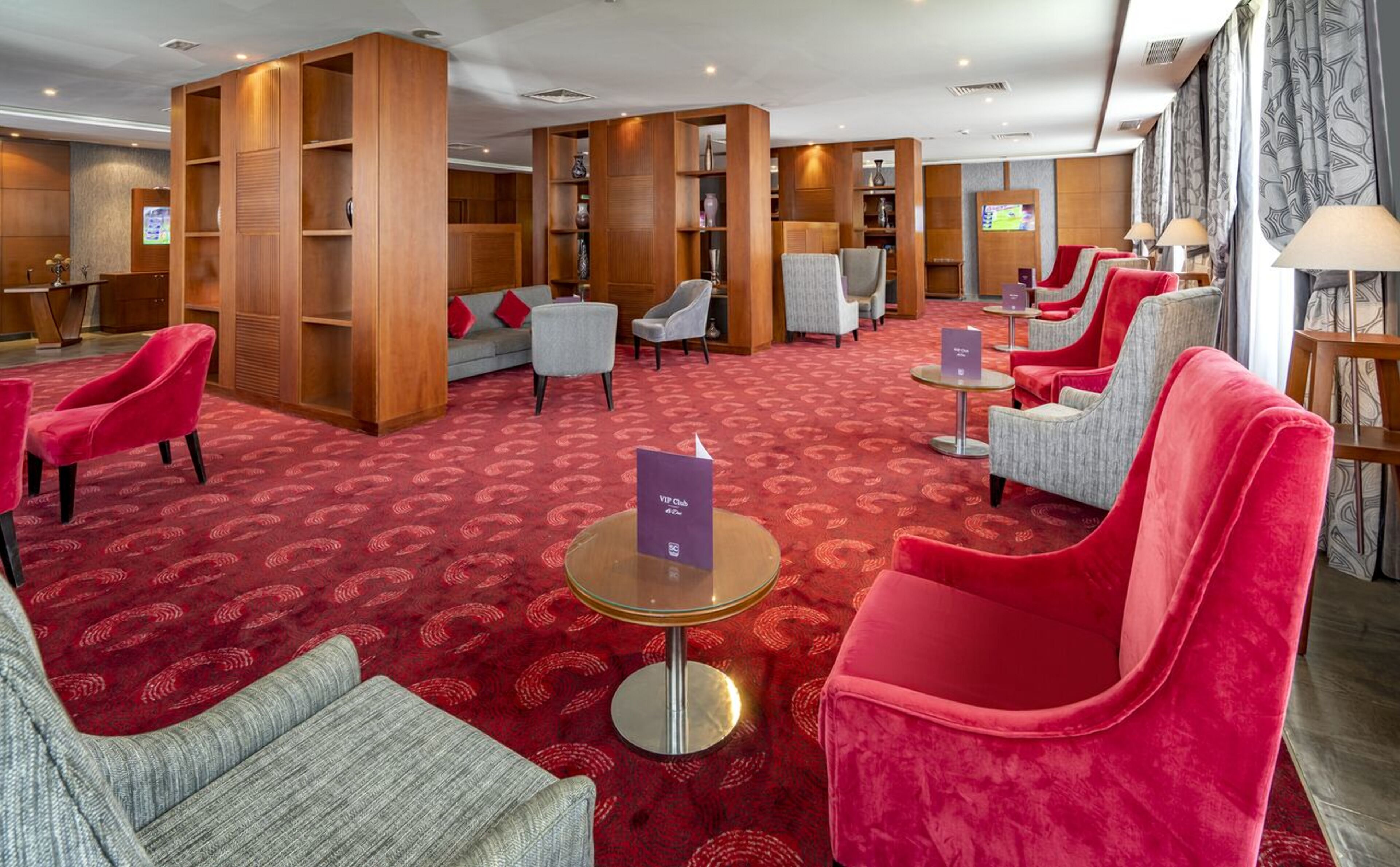 2 restaurants, breakfast, lunch, dinner served; international cuisine