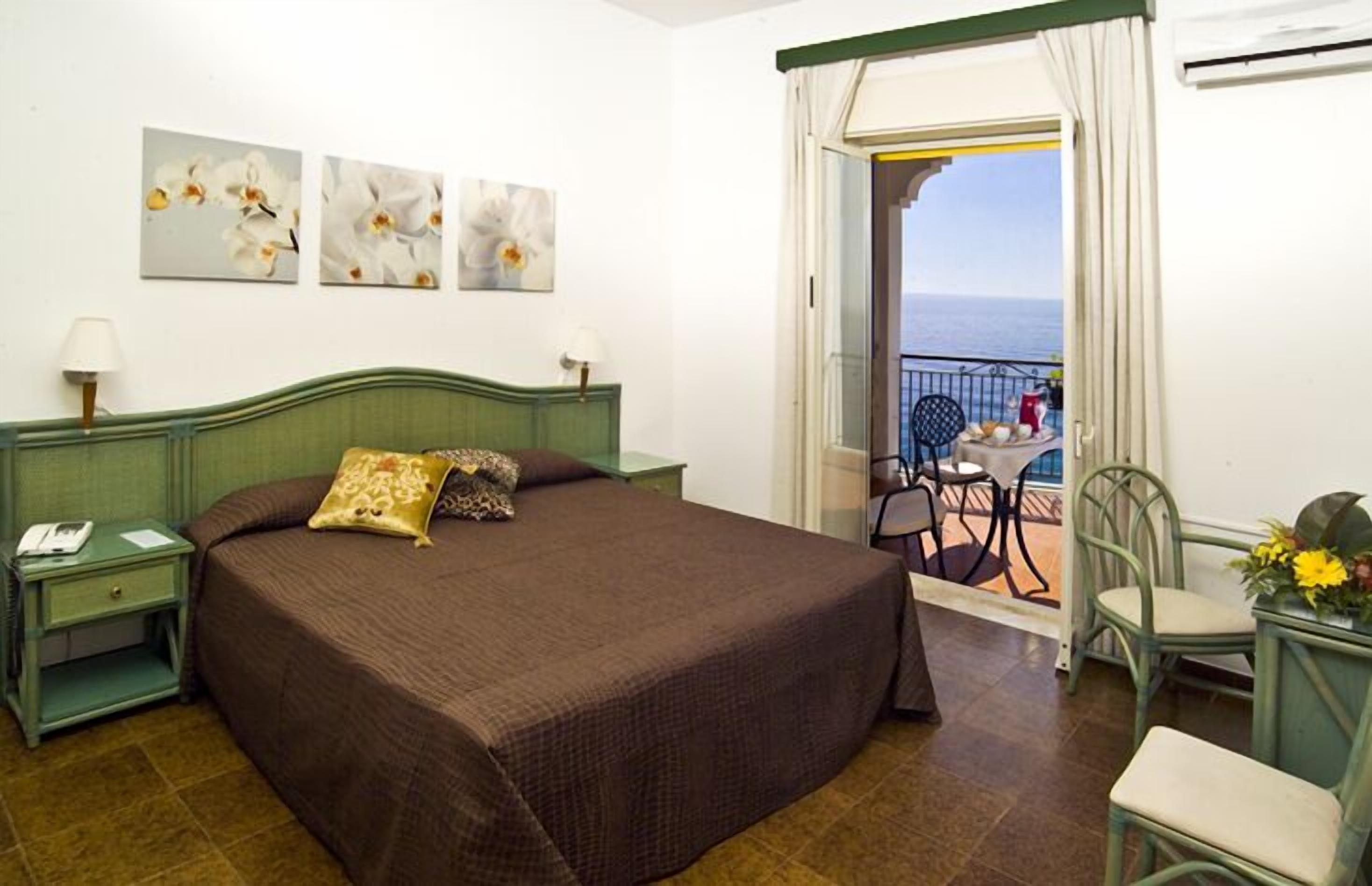 superior double room, terrace, sea view | 1 bedroom, in-room safe, desk, free wifi