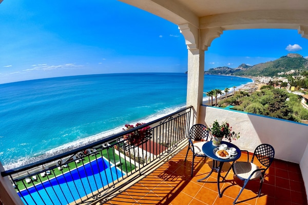 Deluxe Room, Terrace, Sea View | Balcony