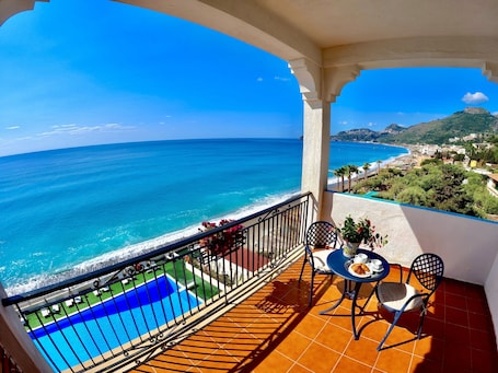 Deluxe Room, Terrace, Sea View | Balcony. Park Hotel Silemi