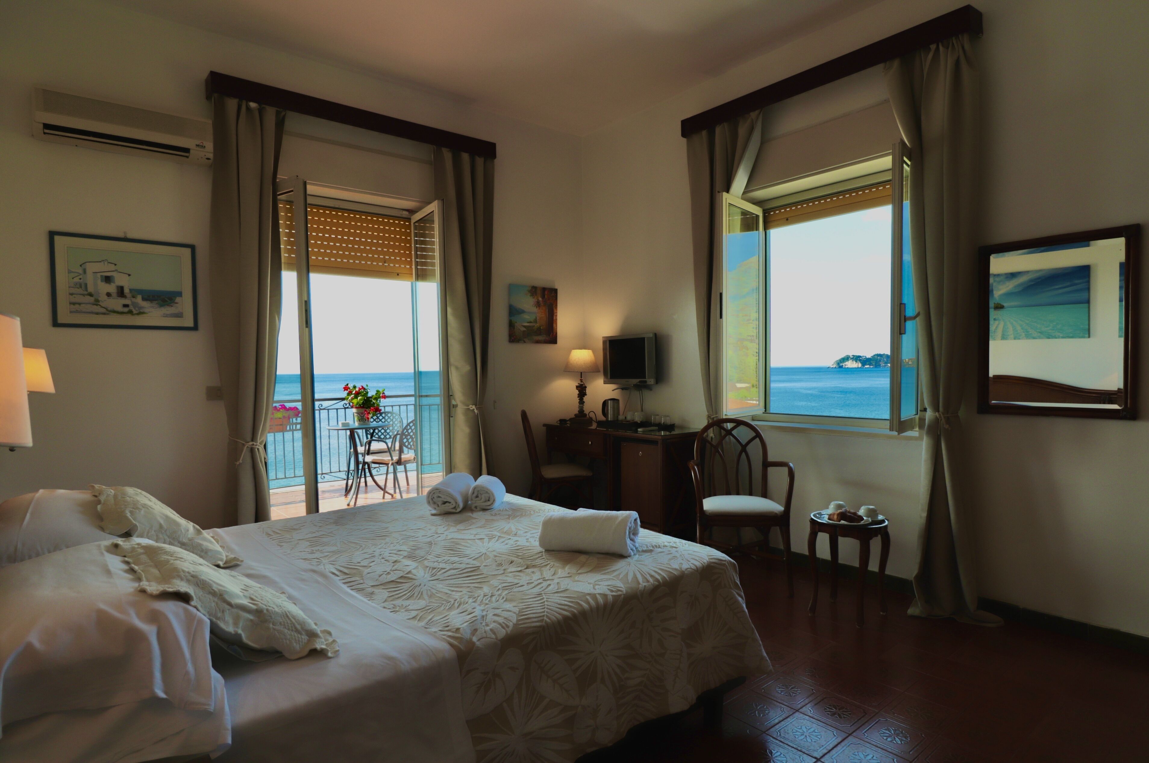 deluxe room, terrace, sea view | 1 bedroom, in-room safe, desk, free wifi