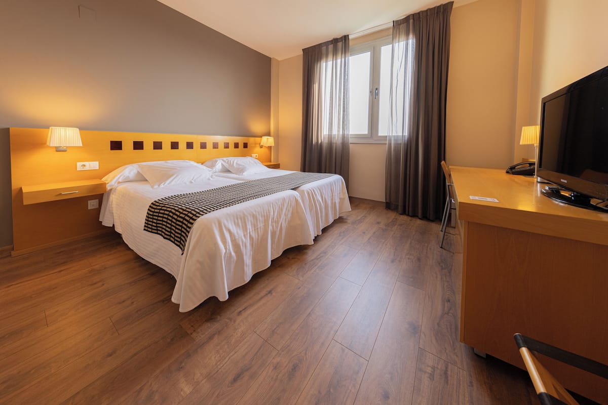 1 bedroom, premium bedding, minibar, in-room safe
