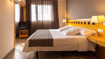 1 bedroom, premium bedding, minibar, in-room safe
