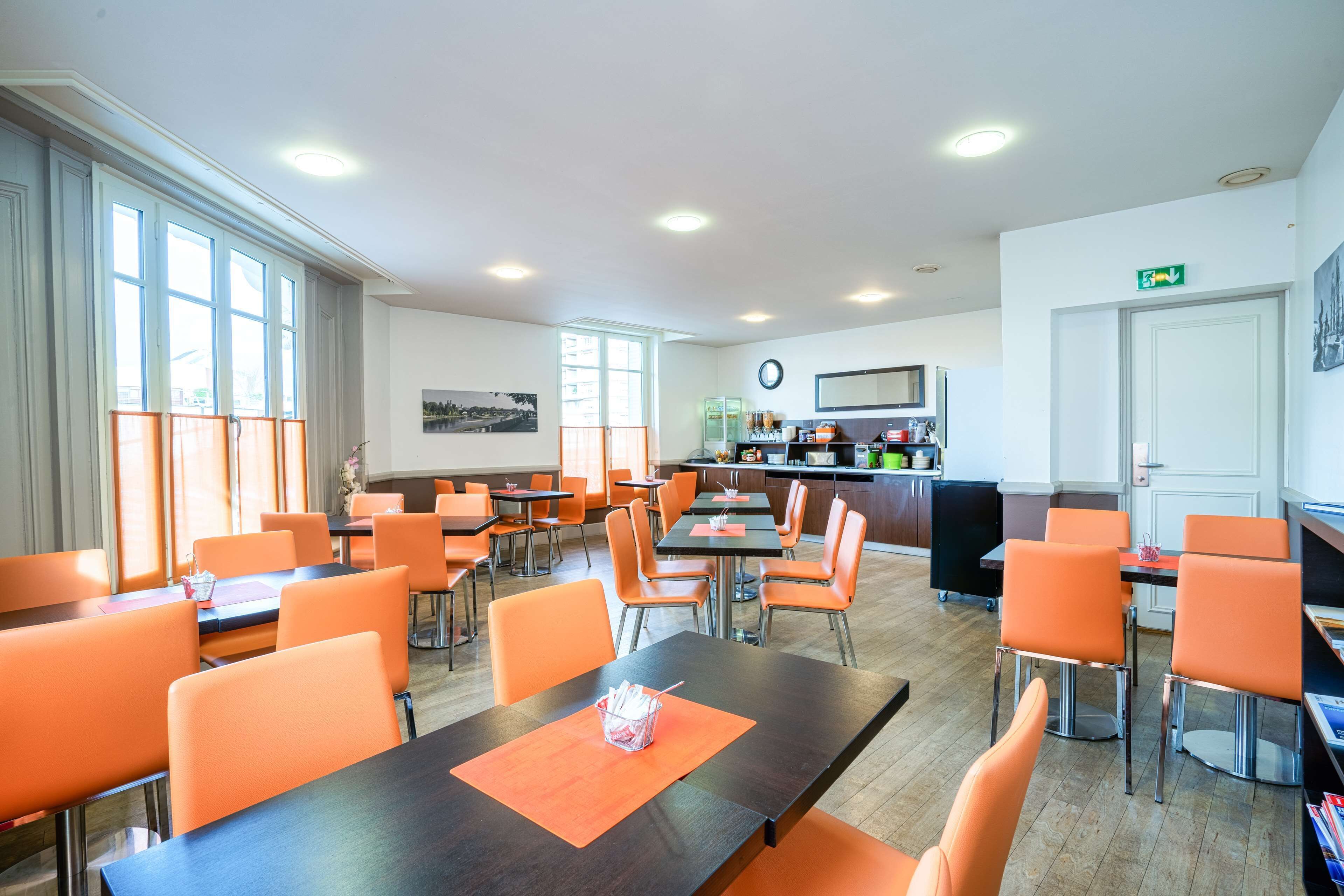 Café da manhã com buffet todos os dias (EUR 13.90 por pessoa) 