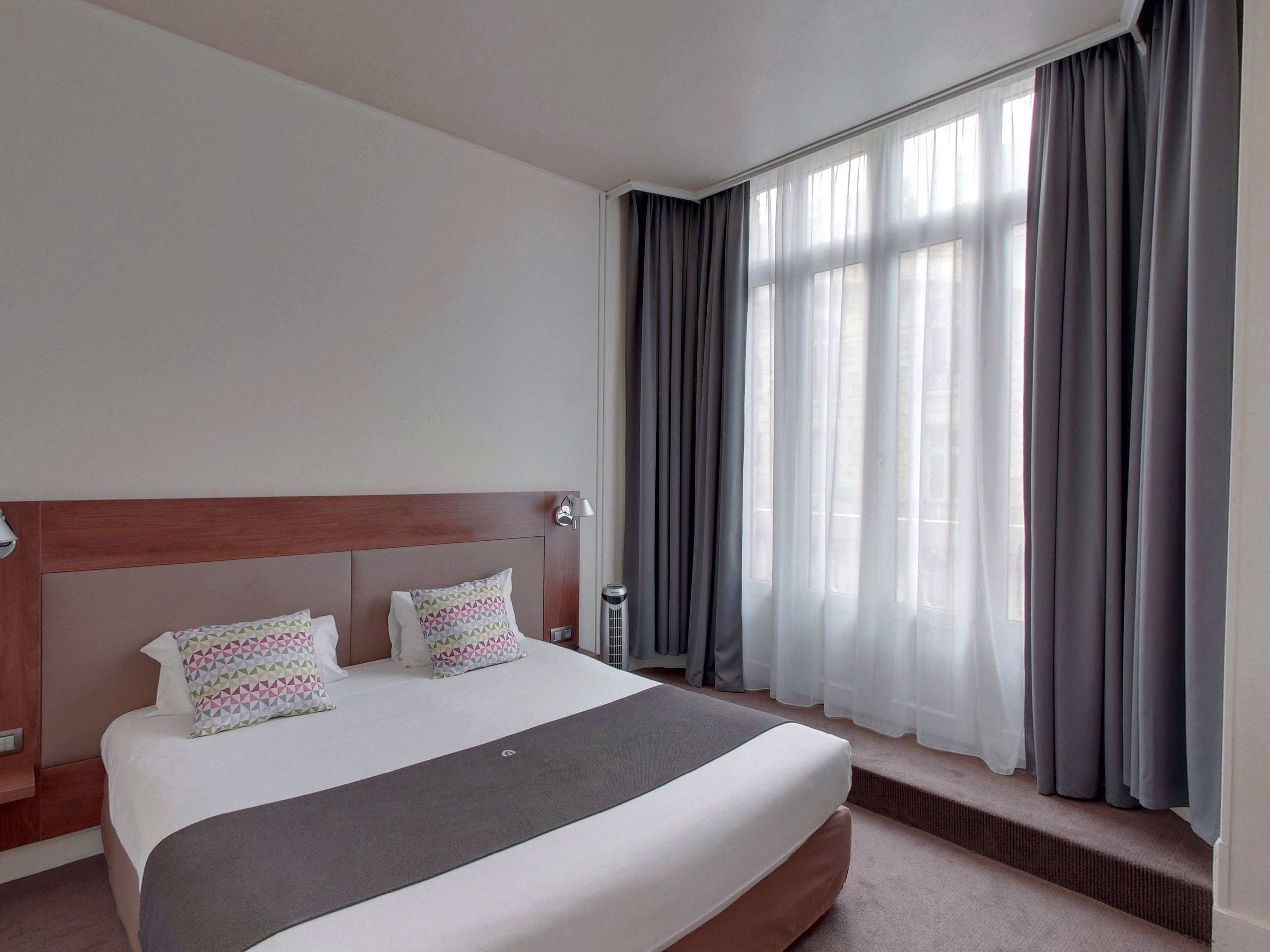 Standard Room, 1 Double Bed | Premium bedding, in-room safe, desk, laptop workspace